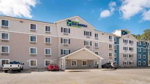 4141 N Blackstone Ave Parking