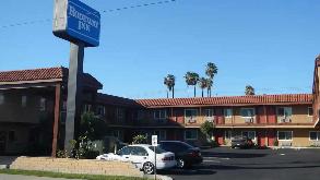 Rodeway Inn Carson _ 1325 E Carson St Parking