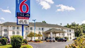 Motel 6 - 3402 Interstate 70 Dr SE Garage