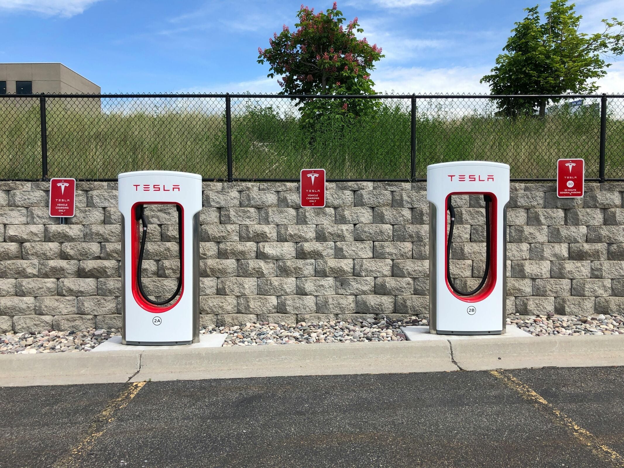 Have you ever wondered how to unplug your Tesla charger? Sometimes the sophistication of Tesla can make you double guess!