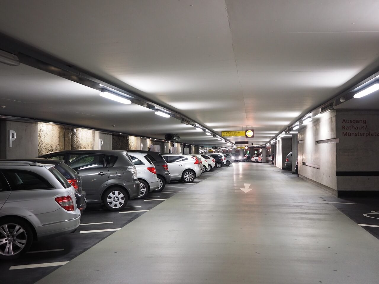 long-term parking at Fort Lauderdale Hollywood Airport