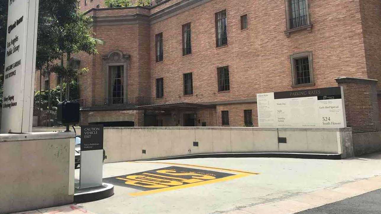 524 Flower St Parking