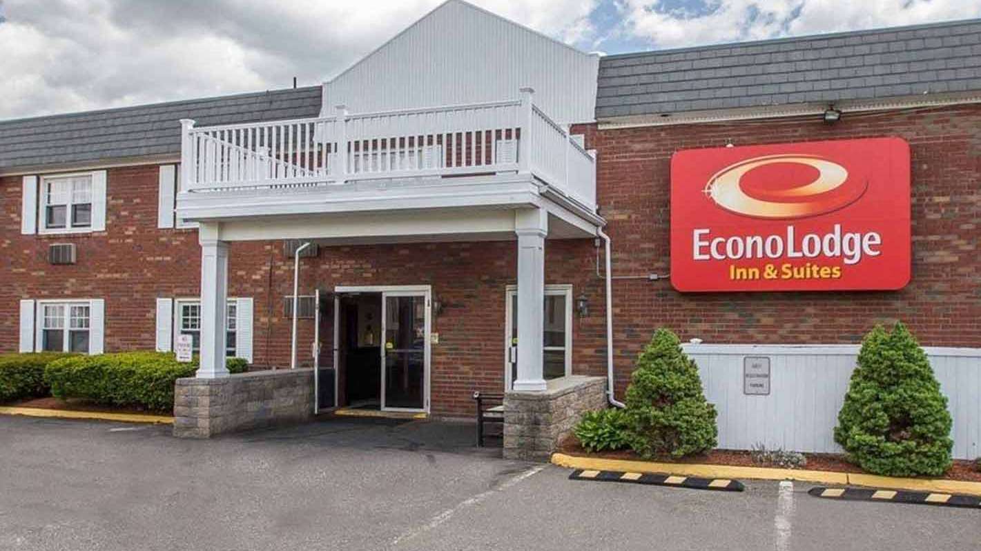 EconoLodge BDL Airport Parking