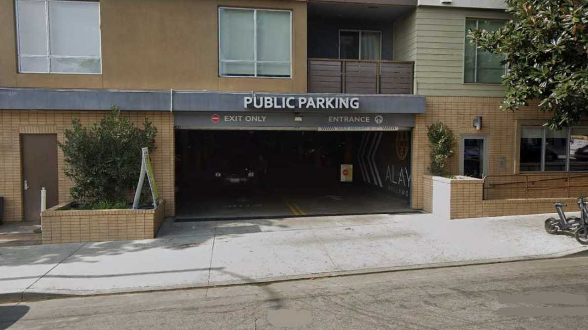 1721 N Las Palmas Ave Parking