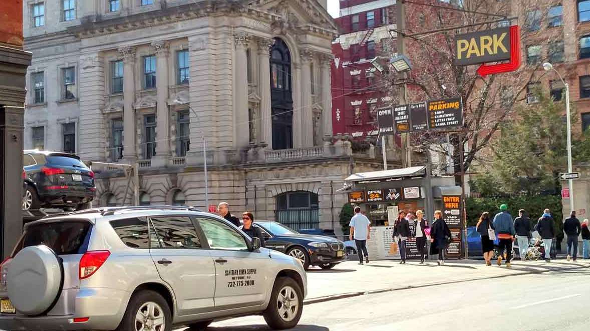 395 Broome St Parking