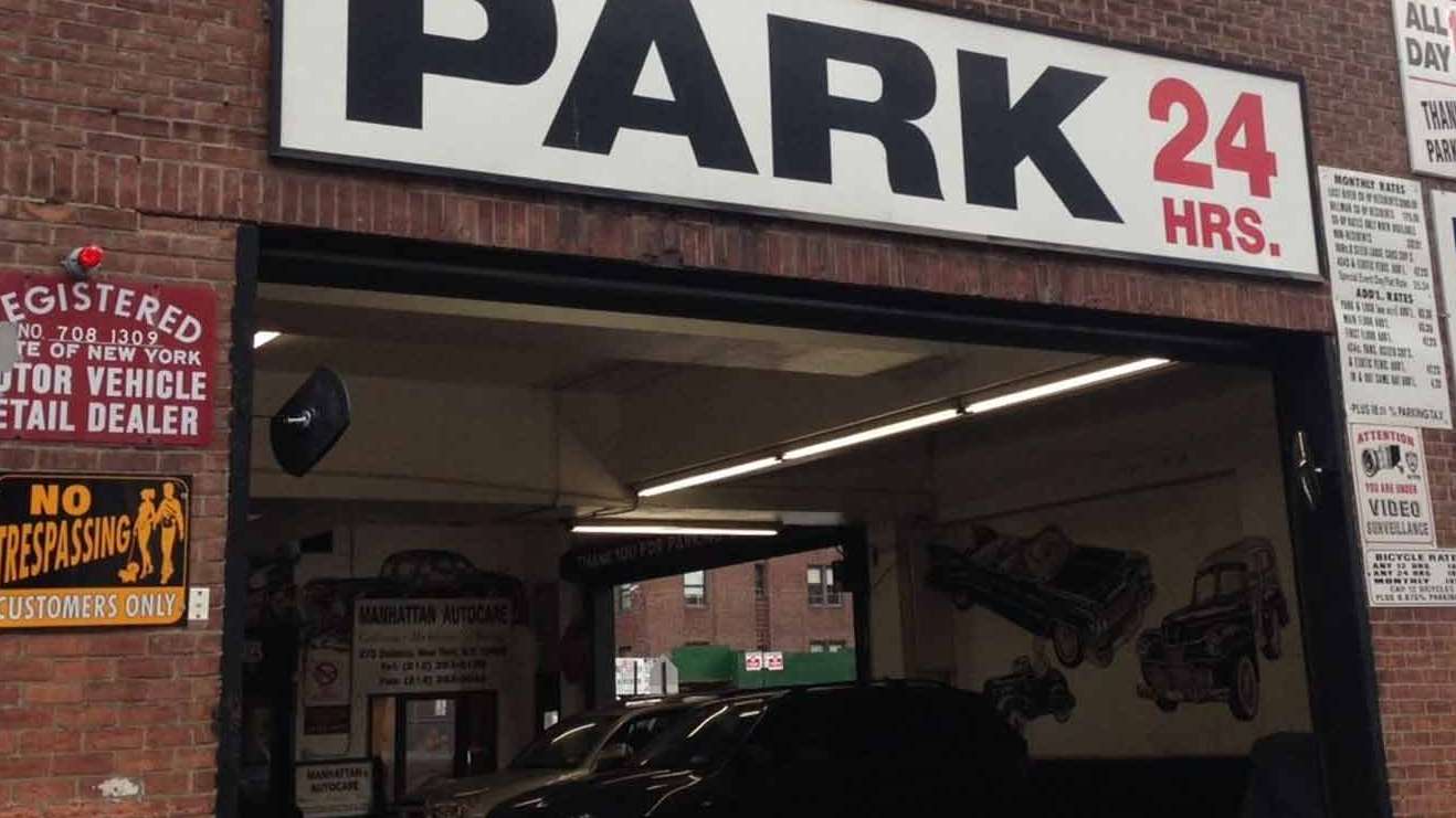 275 Delancey St Parking