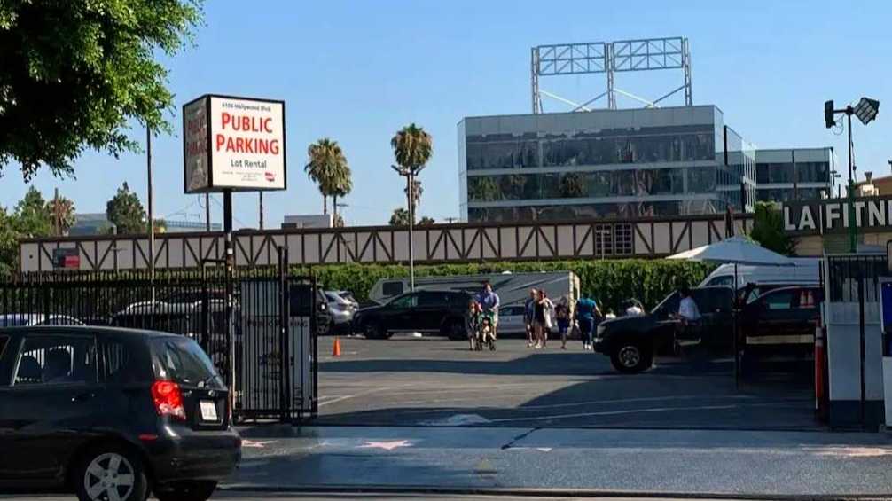 6104 Hollywood Blvd Parking