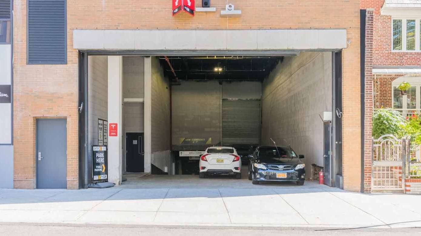 29 10 Broadway Parking