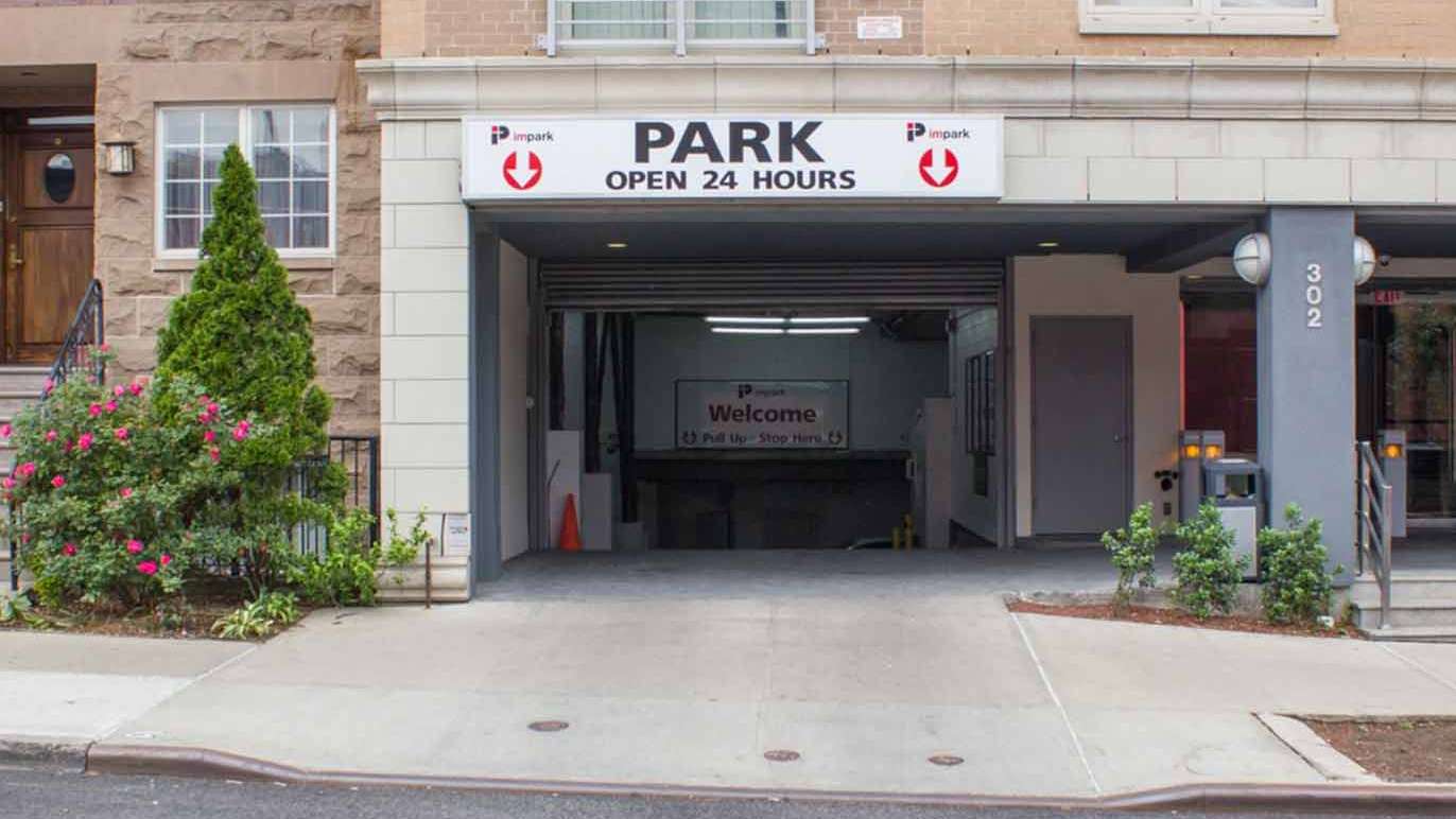302 2nd St Parking