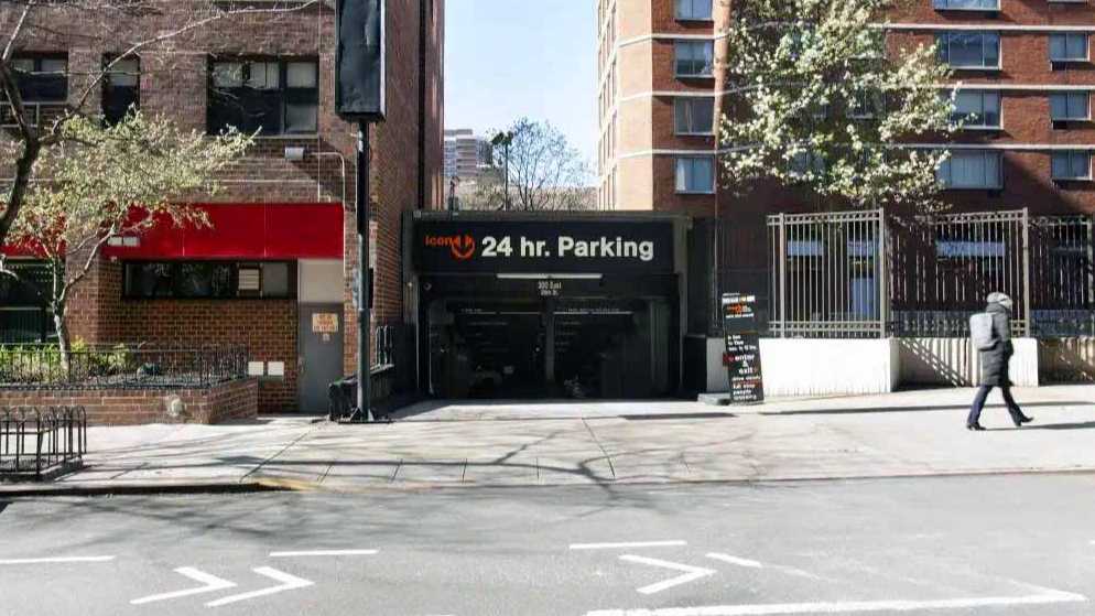 300 E 29th St.  Valet (West Plaza 29 Garage)