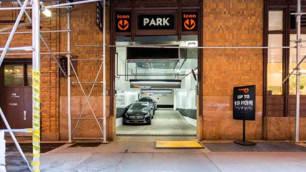 365 Bridge St.-Belltel 365 Parking