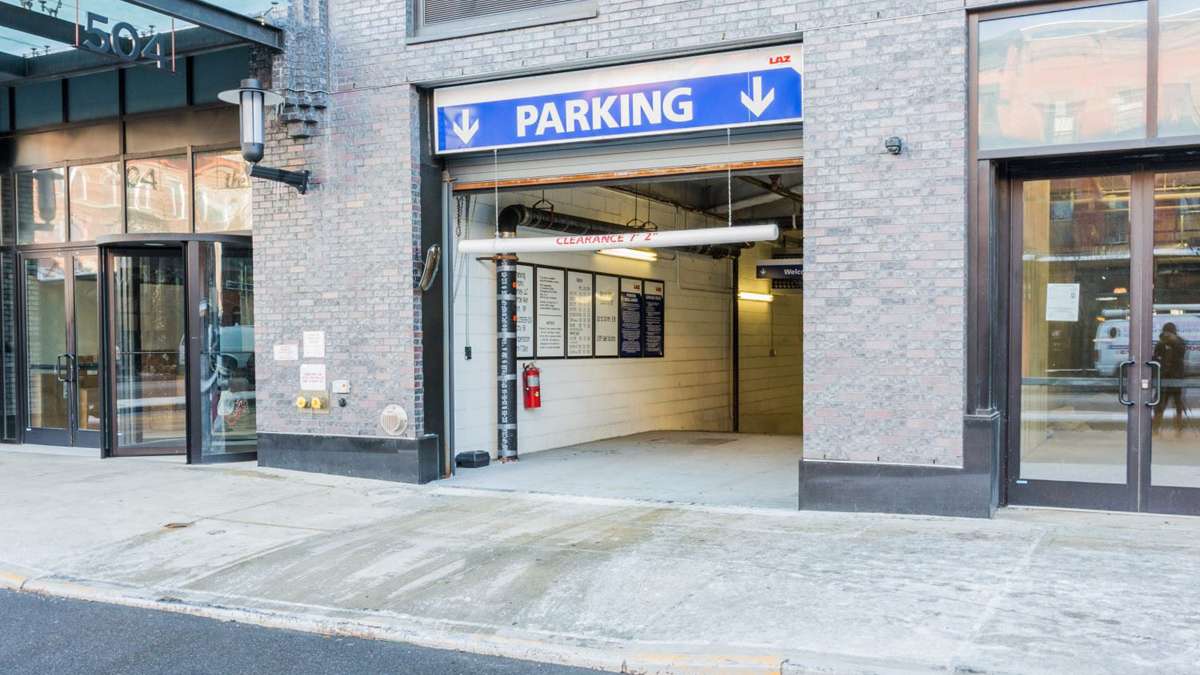 504 Myrtle Ave Parking