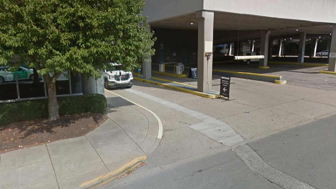 500 Lee St E Parking