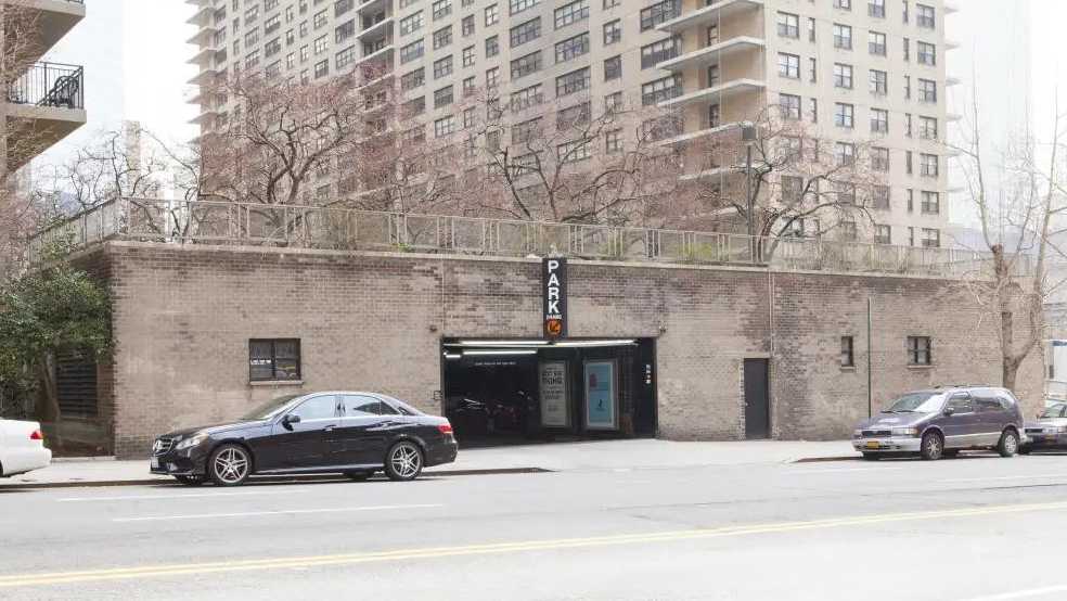 150 West End Ave.- Gemini Parking 150