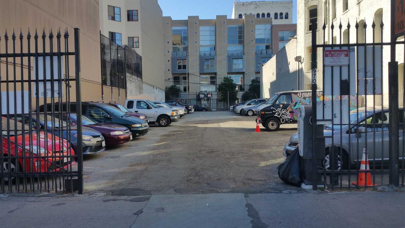 970 Howard St Parking