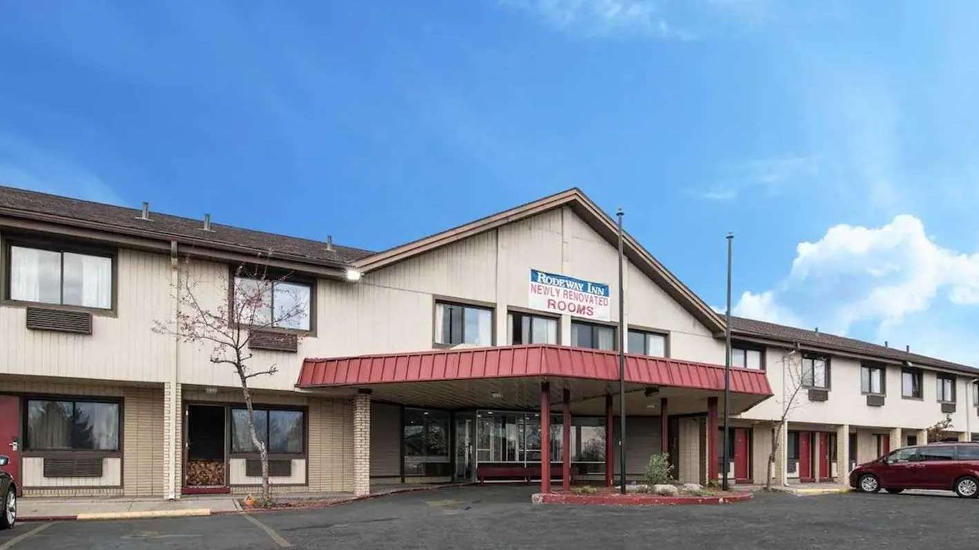 Rodeway Inn SYR Airport Parking
