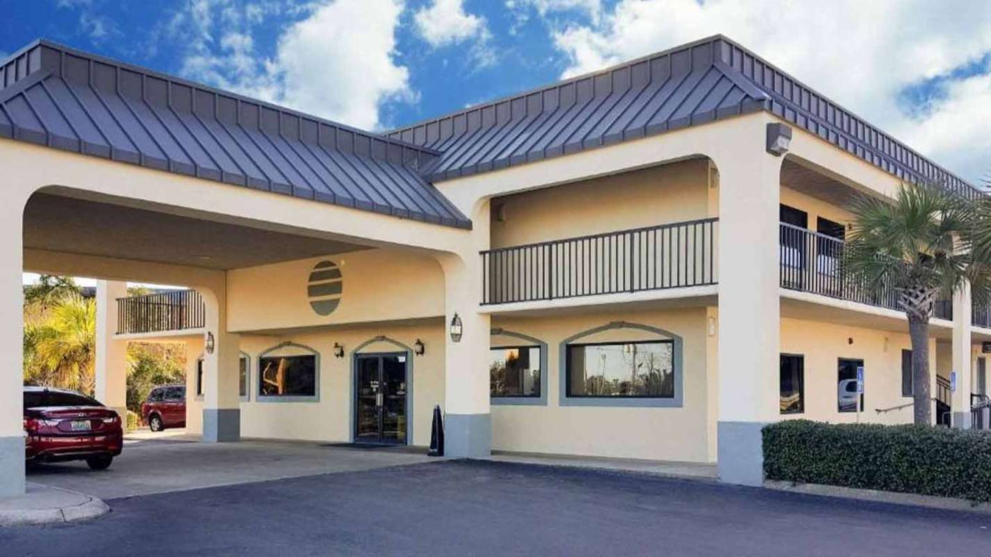 5650 Tillmans Corner Pkwy Parking