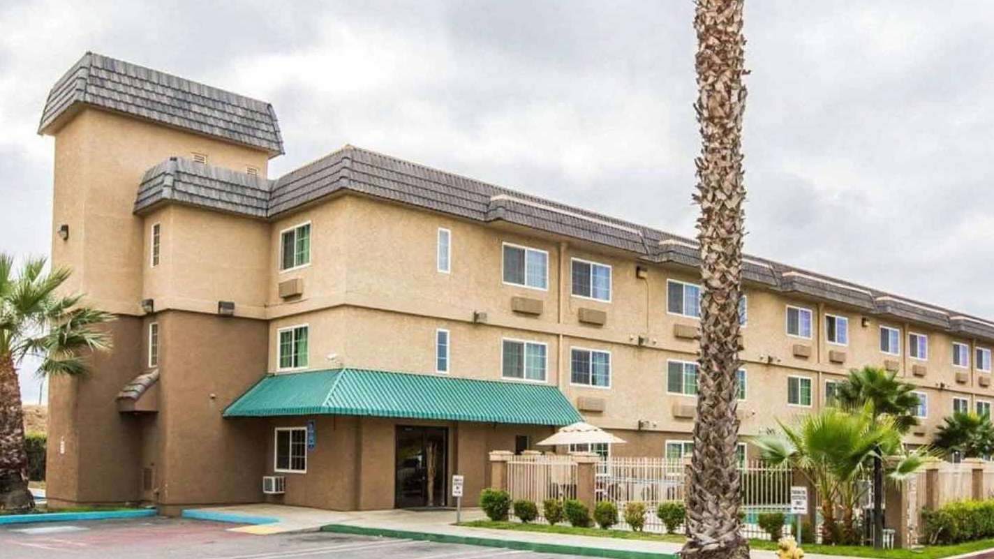 500 Kansas Ave (Quality Inn ) Parking