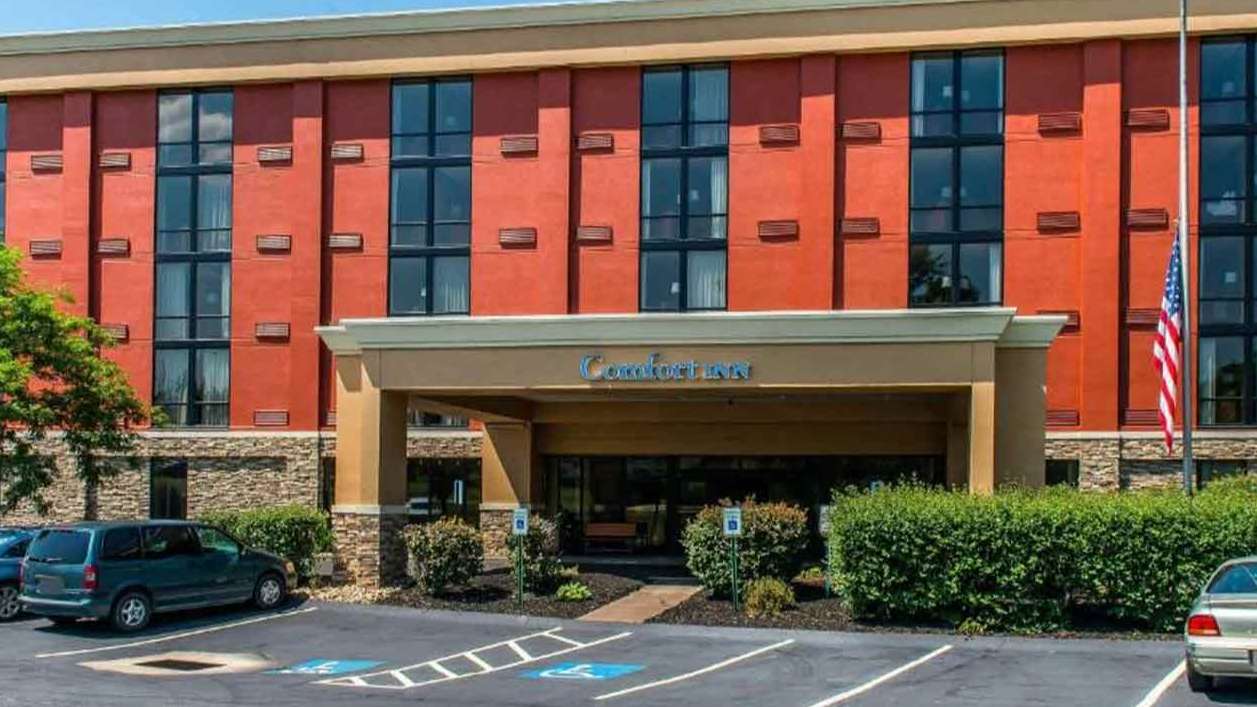 924 Sheraton Drive Parking