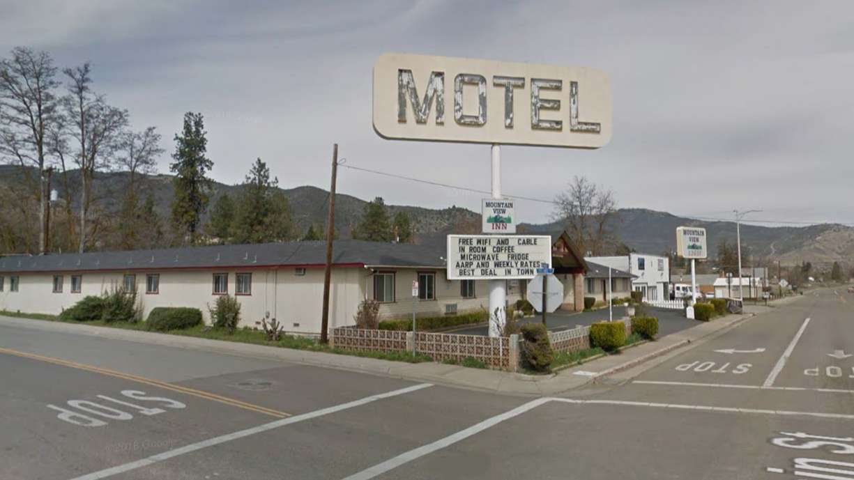 801 North Main Street (Mountain View Inn) Parking