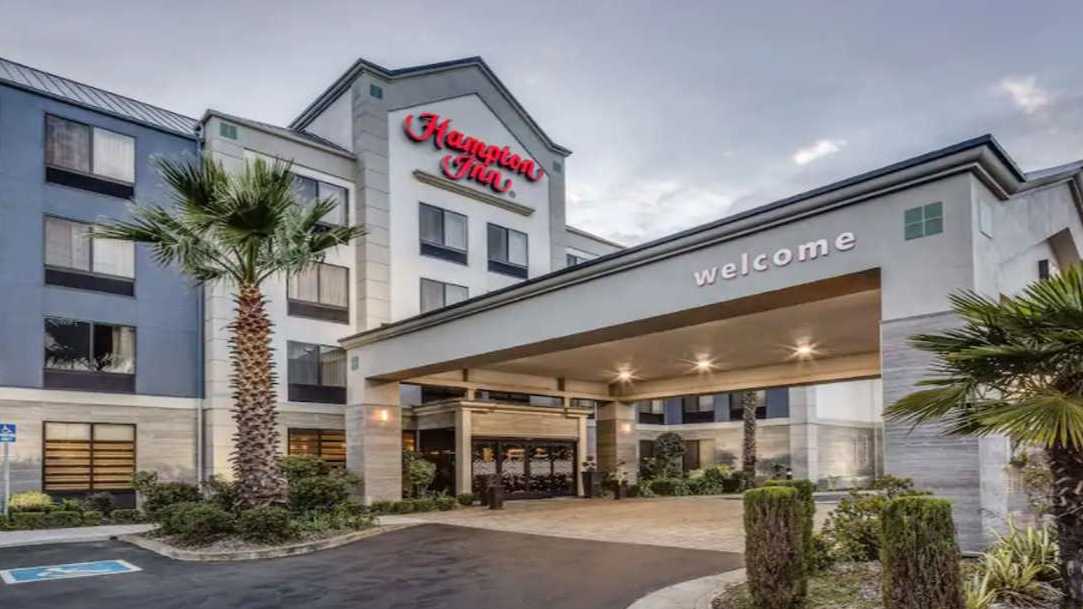 300 Gateway Blvd (Hampton Inn SF) Parking