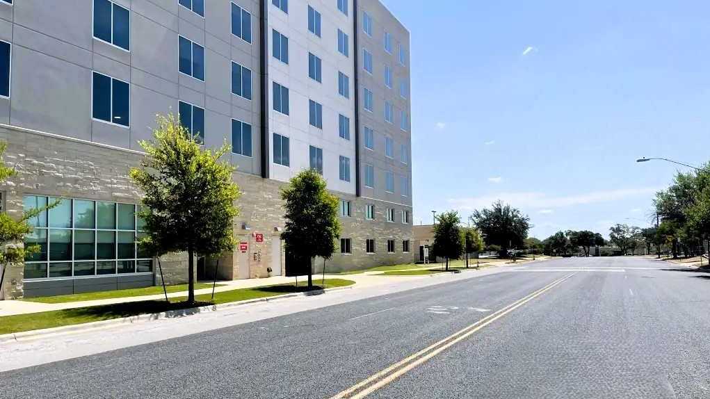 HGI Austin North Domain. - 2600 Brockton Dr Parking