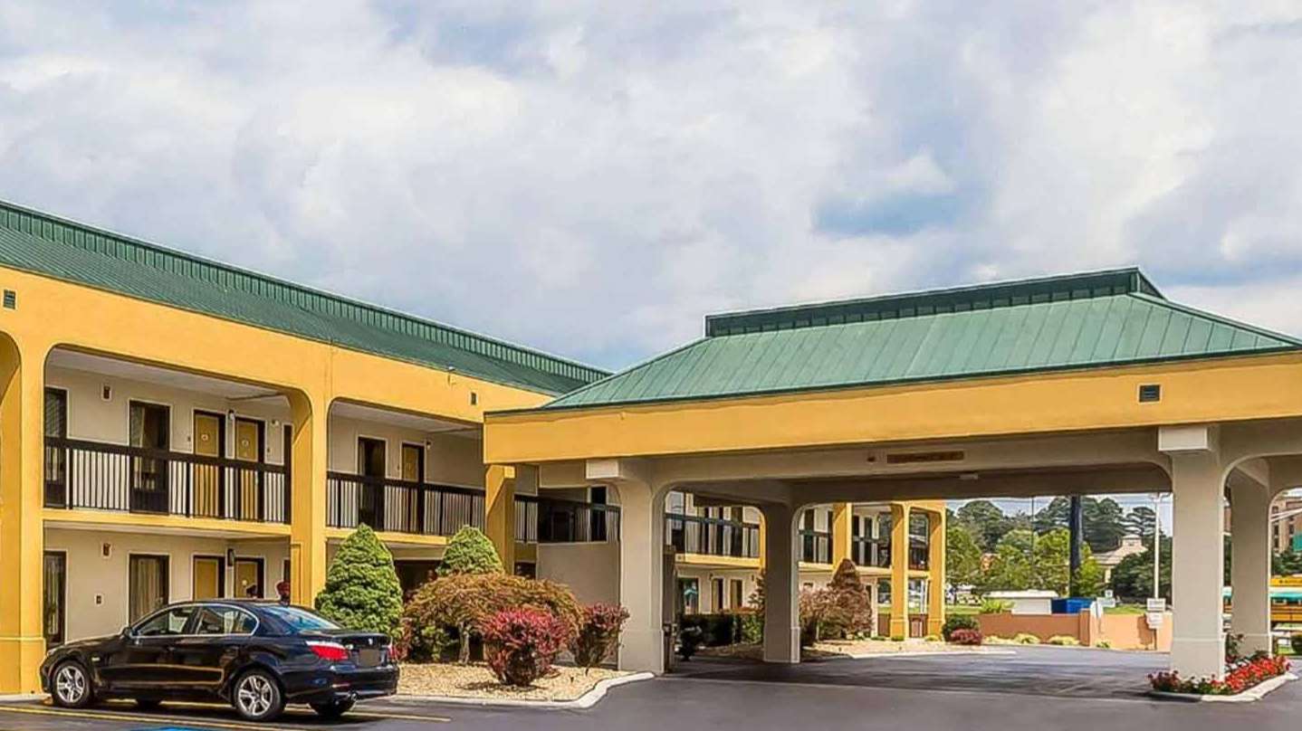 814 Brakebill Road Parking