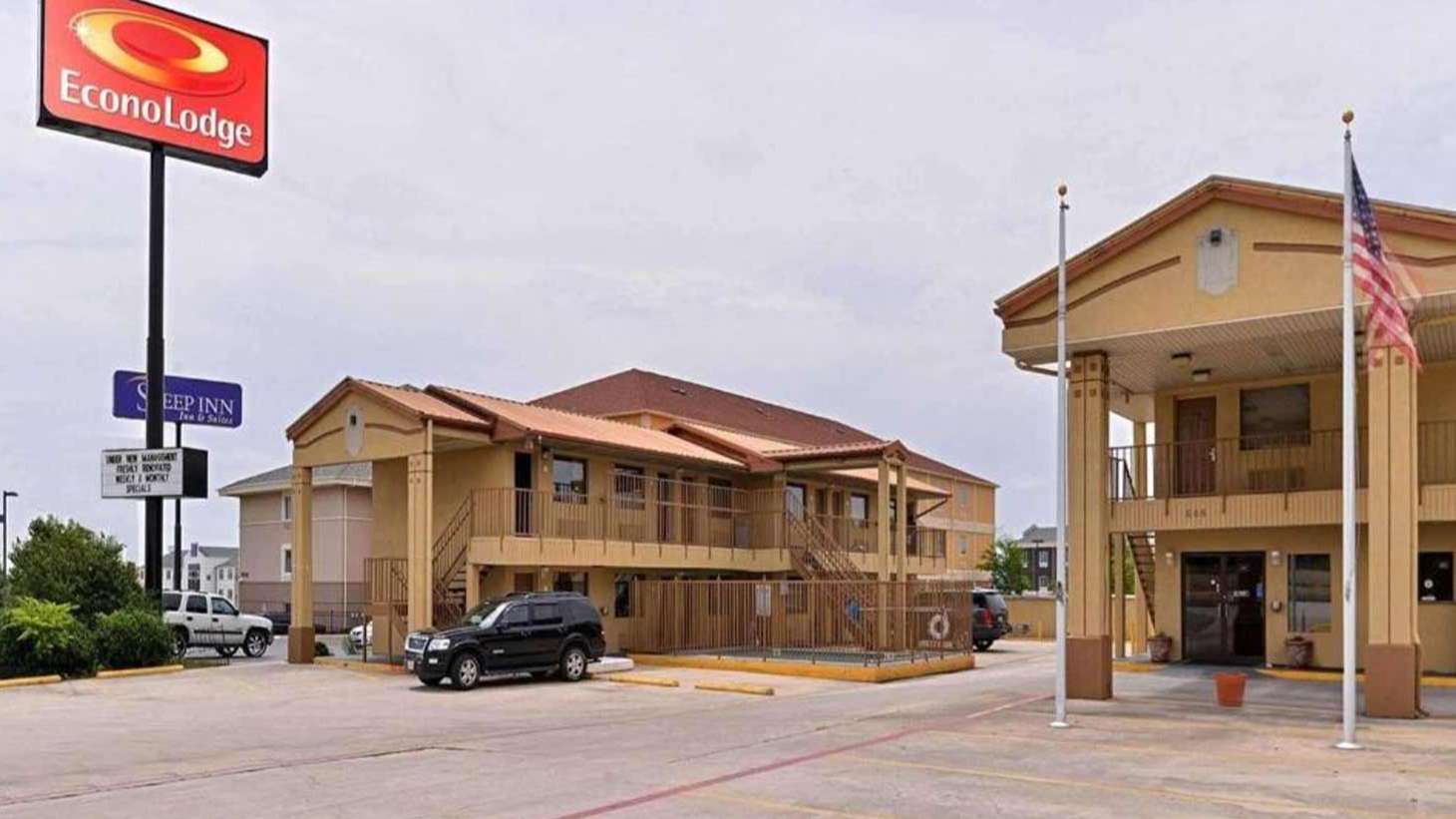 606 E Central TX Expwy Parking
