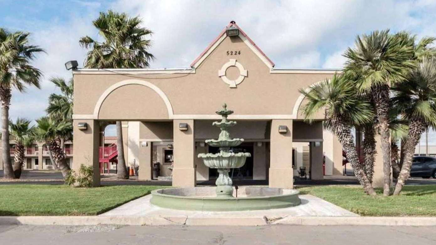 5224 IH 37 North Navigation Blvd Parking