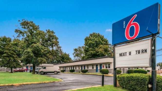 Motel 6 Tinton Falls  4035 Route 33 W Parking