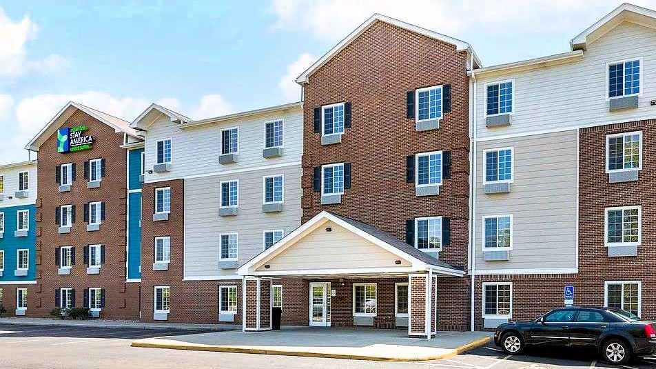 3325 Fortuna Dr. Parking