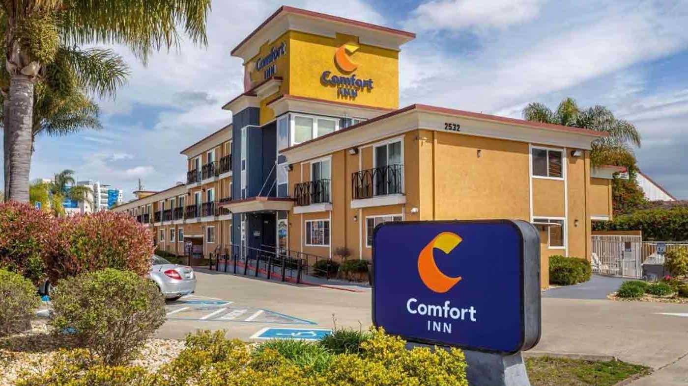 2532 Castro Valley Blvd (Comfort Inn & Suites) Parking