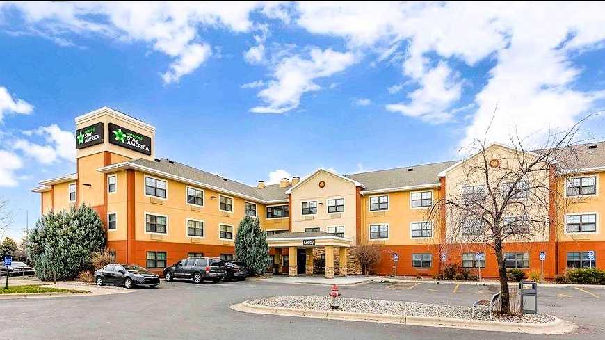 4950 Southgate Dr Parking