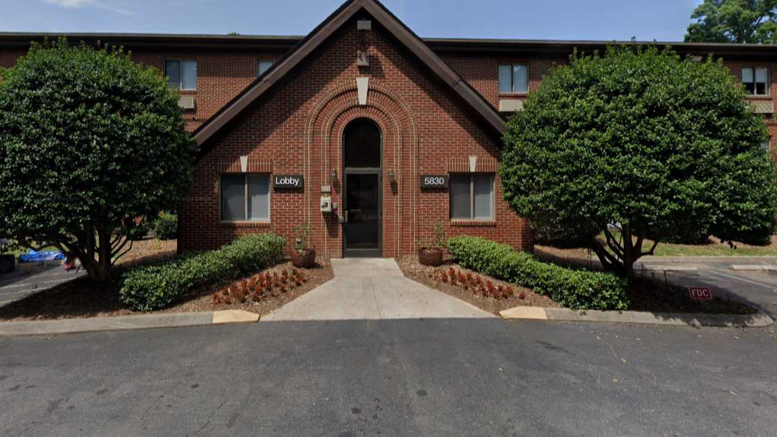 Charlotte Tyvola Rd 5830 Westpark Dr Parking
