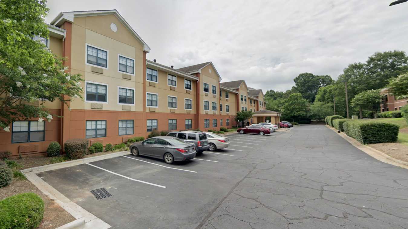 Charlotte Tyvola Rd Parking