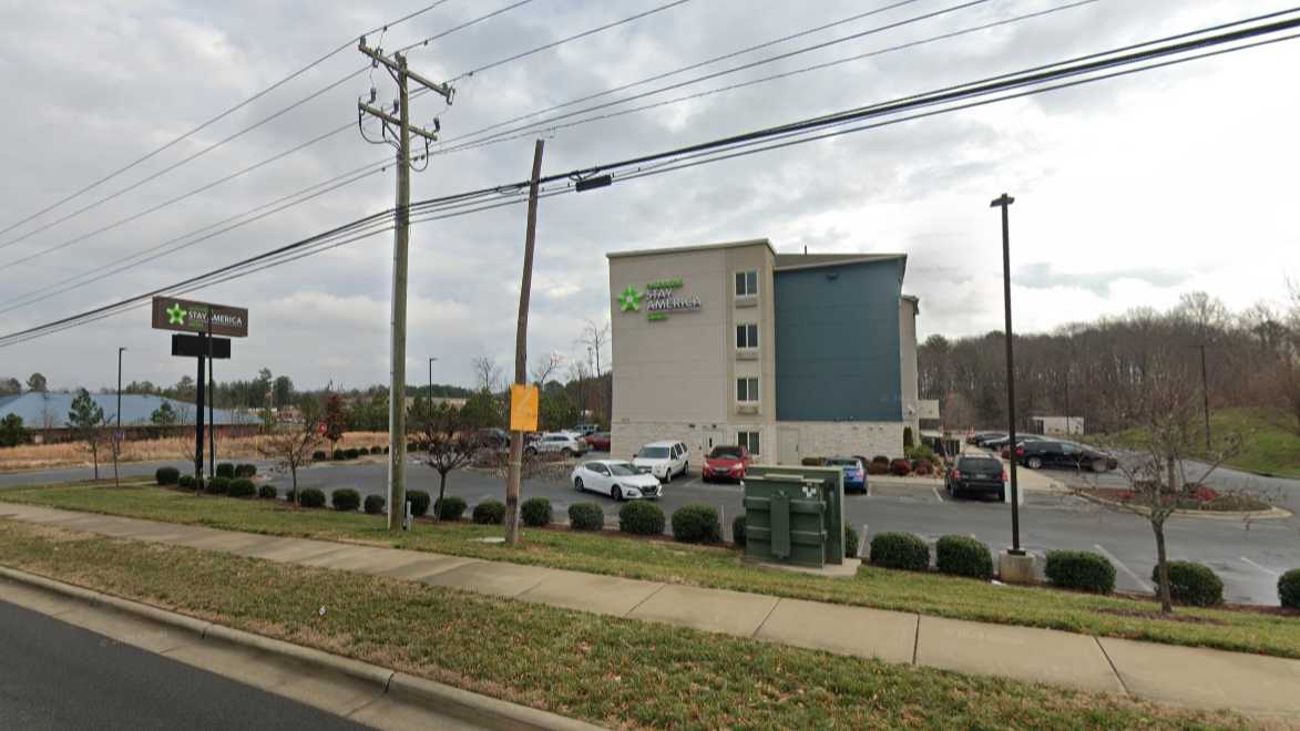 Charlotte Northlake Parking