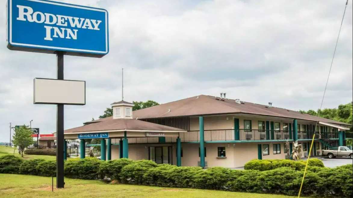 1600 East Highway 280 Bypass Parking