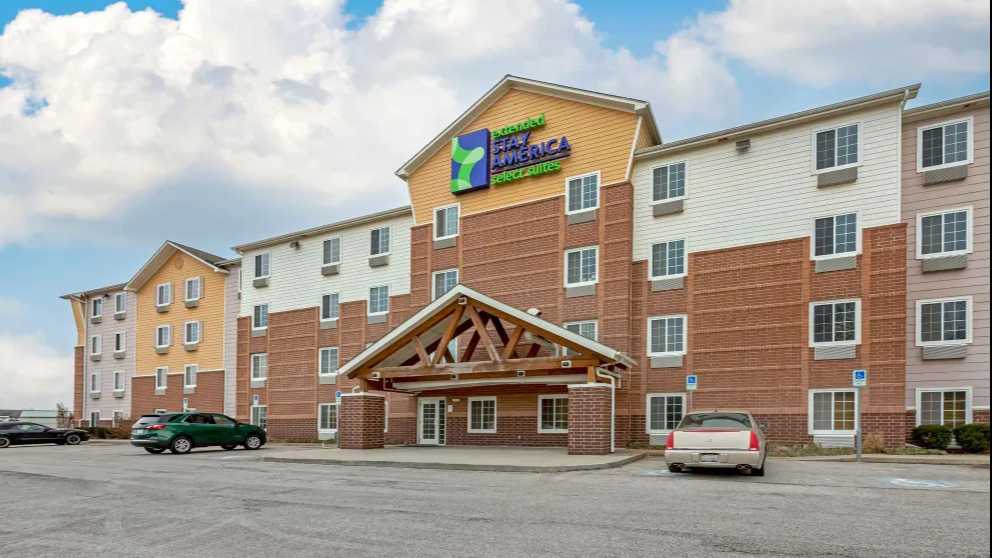 20829 Emerald Parking
