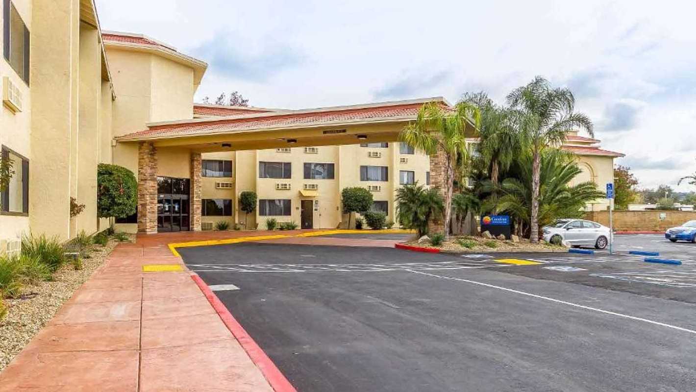 4420 Rocklin Road (Comfort Inn and Suites) Garage