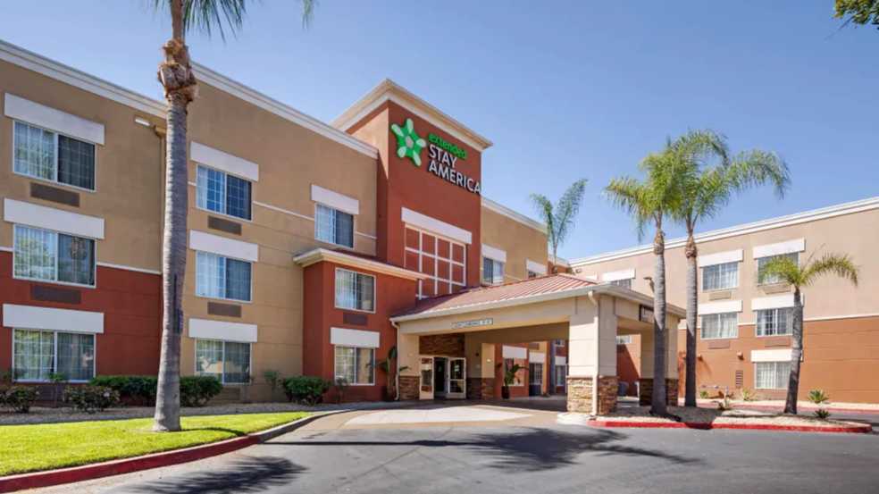 5990 Corporate Ave Parking