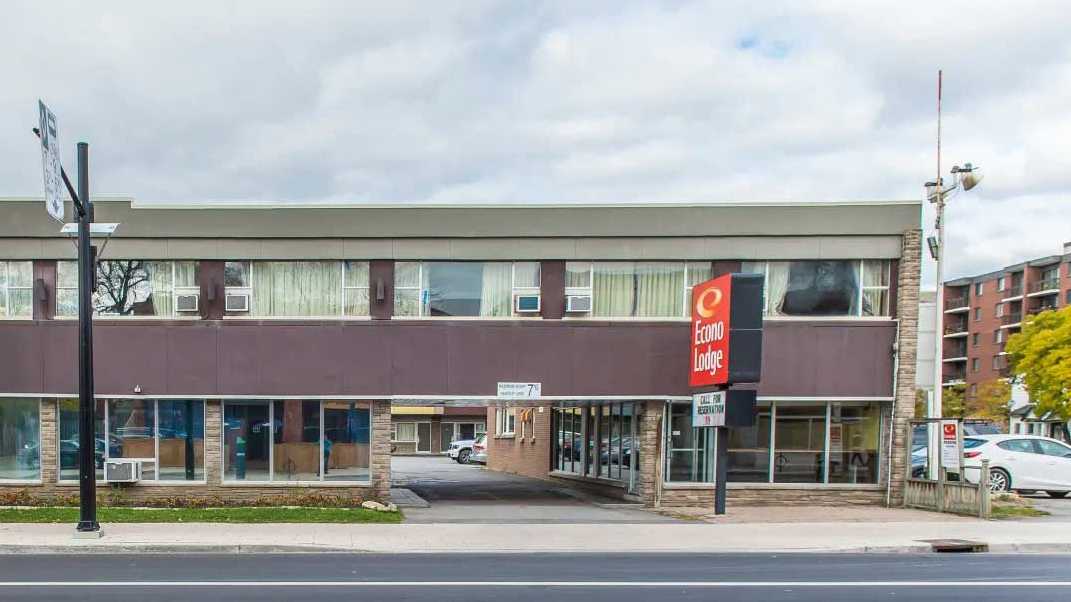 475 Rideau St Parking