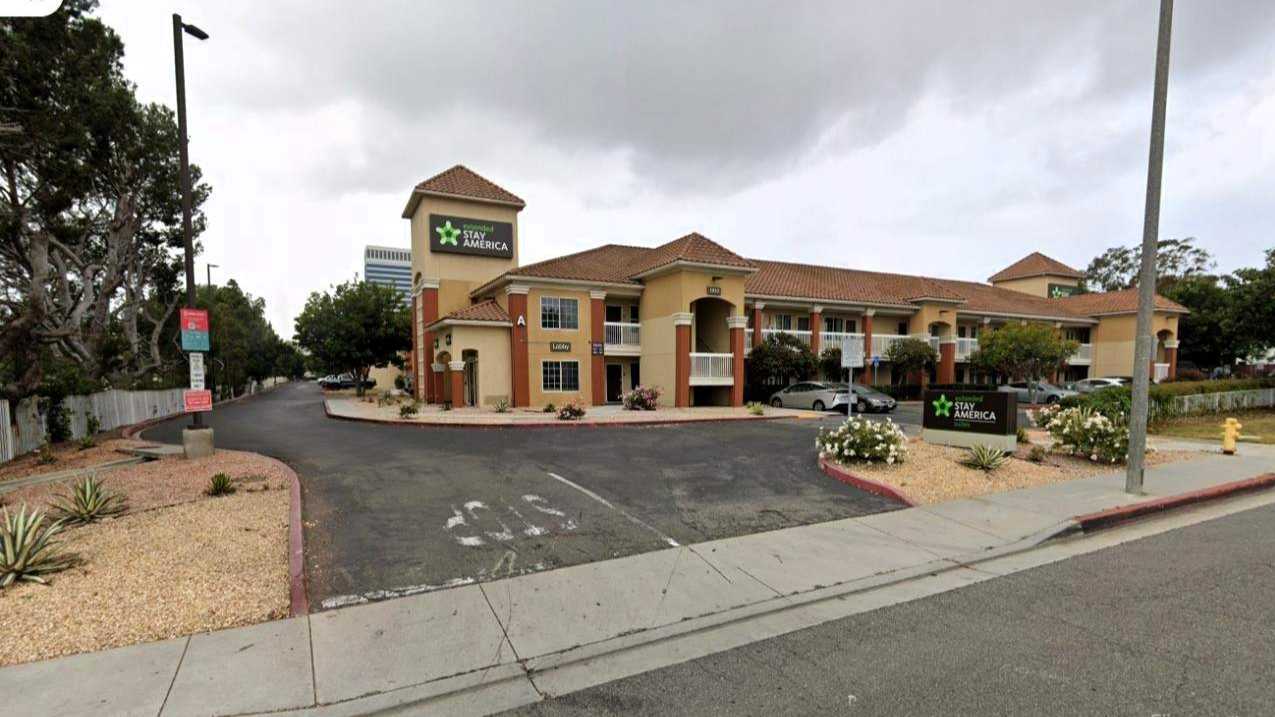 1910 E Mariposa Ave