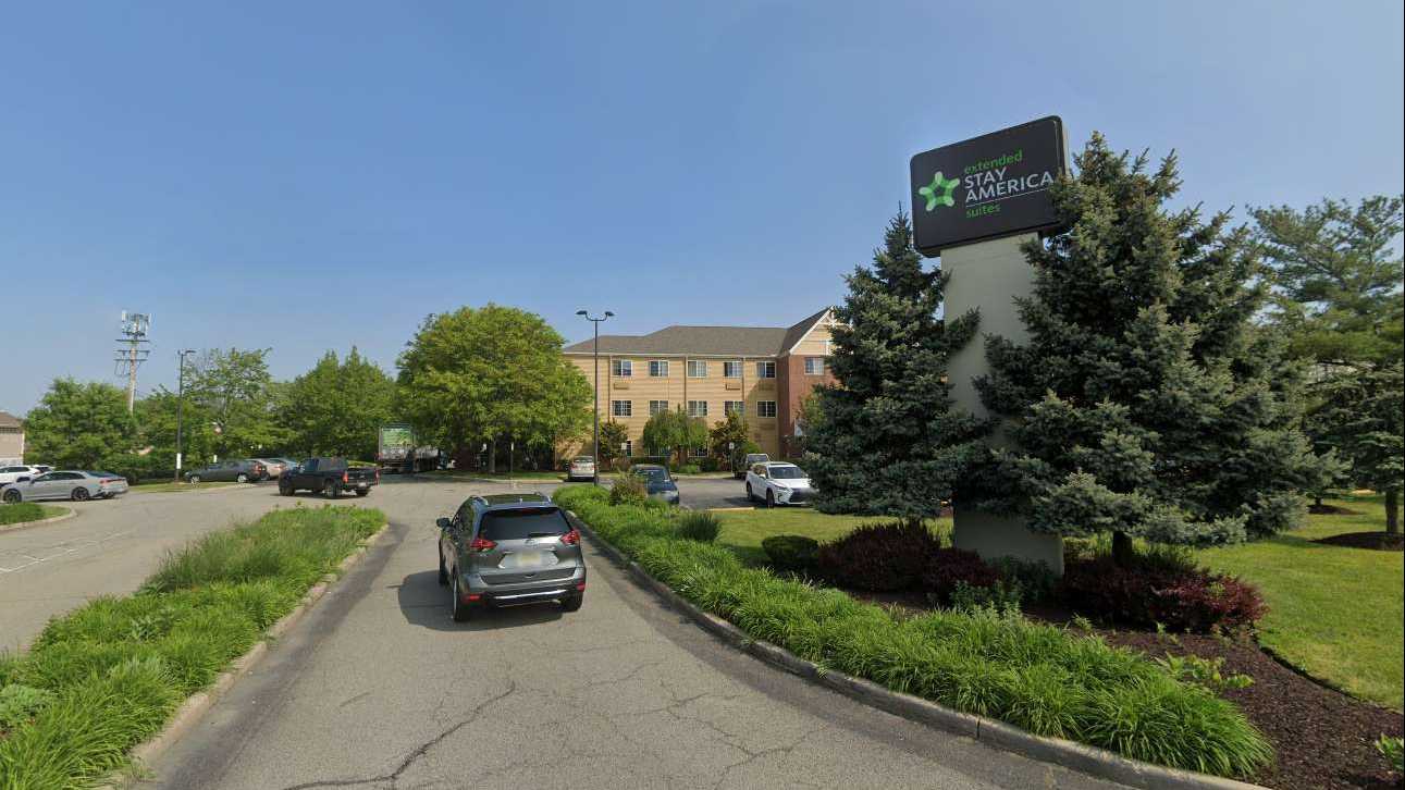 25 Merritt Blvd Parking