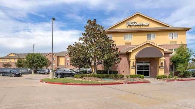 13420 Southwest Freeway (Houston - Sugar Land) Parking