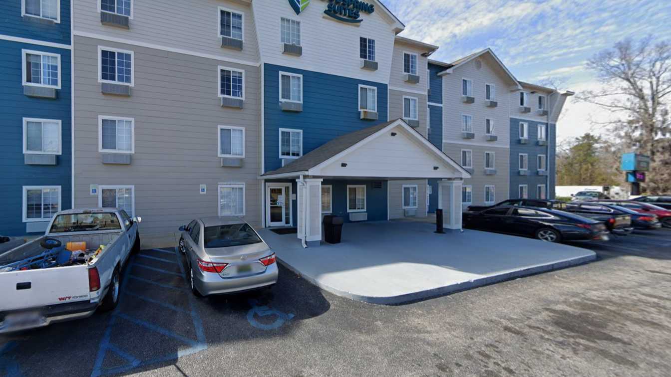 Montgomery	5031 Woods Crossing Parking