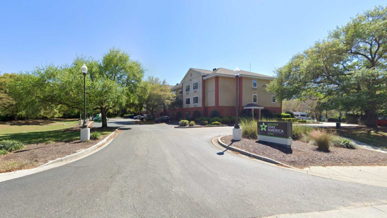 Charleston - Mt. Pleasant 304 Wingo Way Parking