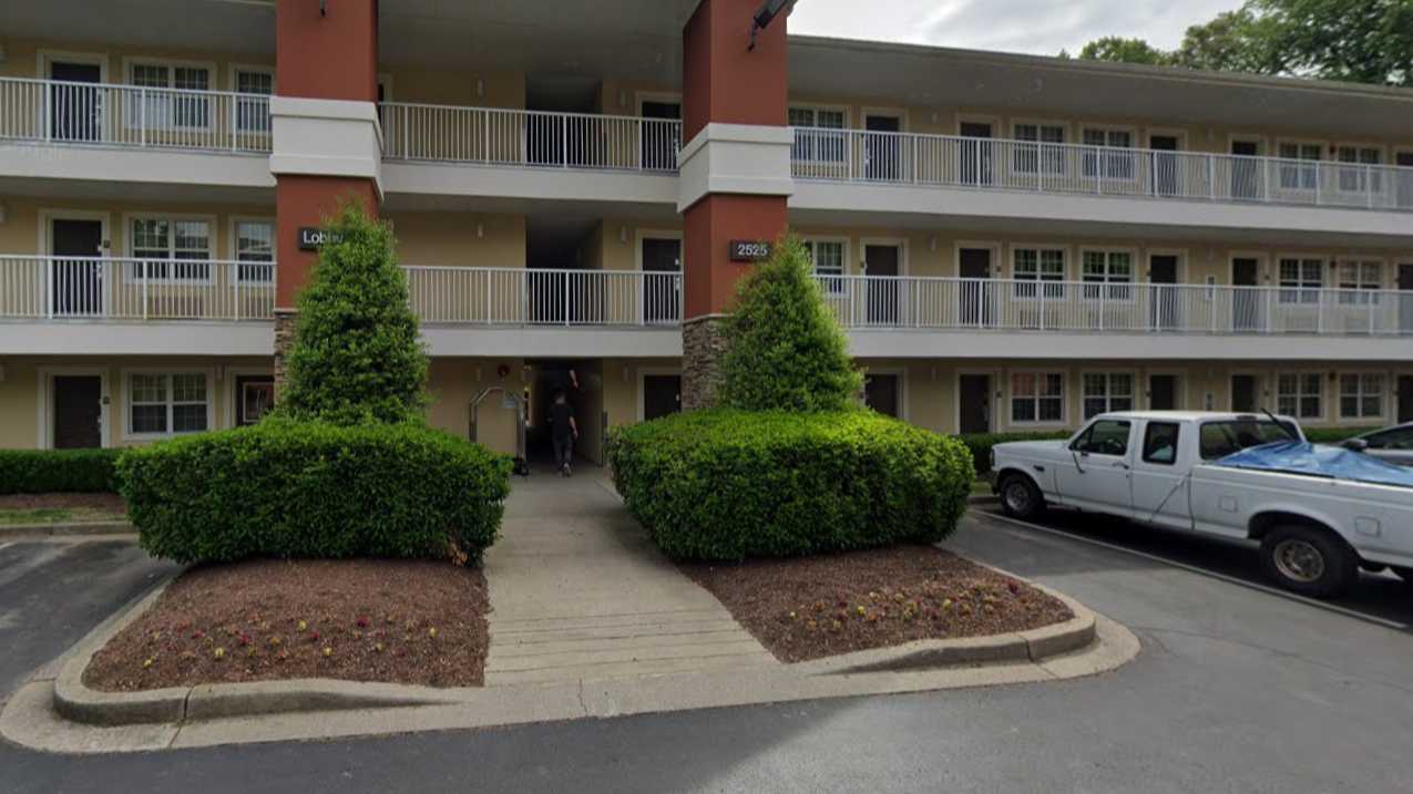 Nashville - Airport 2525 Elm Hill Pike Parking