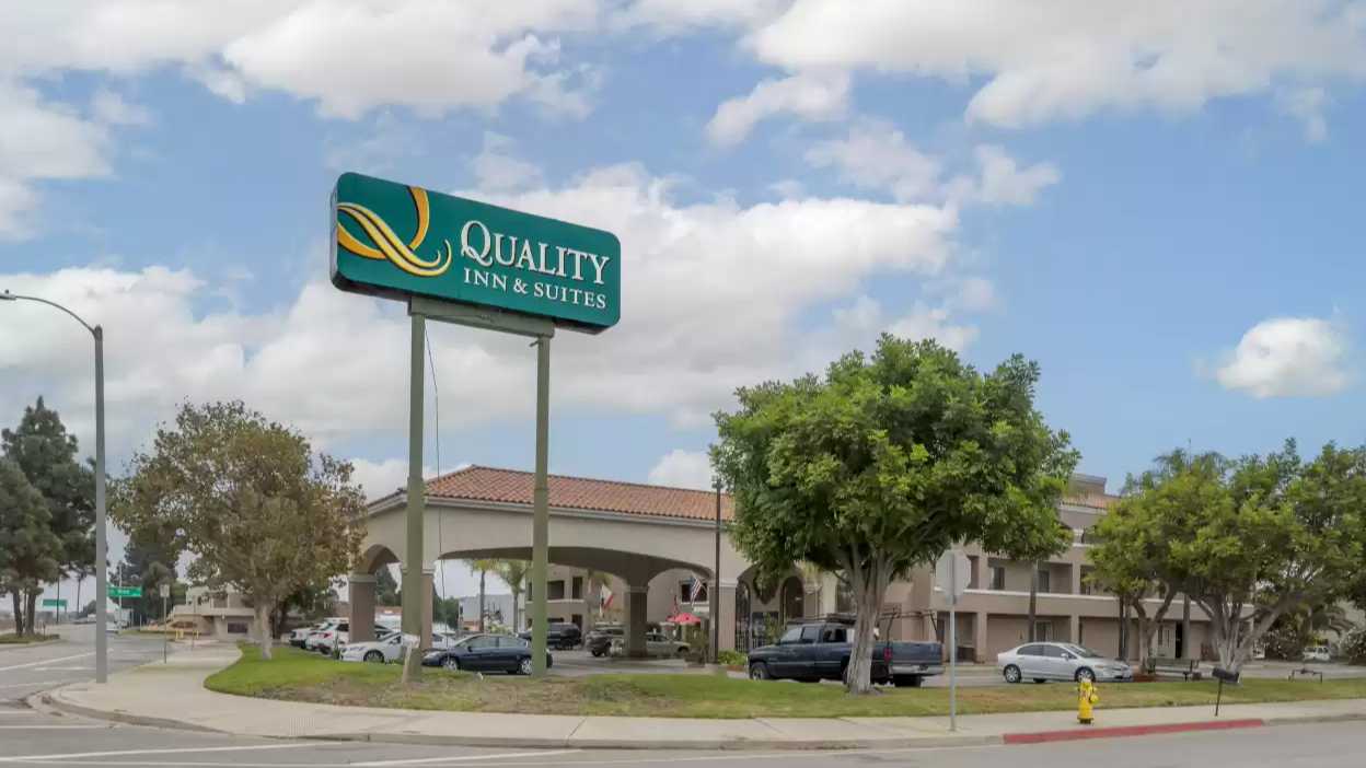 984 West Ventura Boulevard(Quality inn) Parking