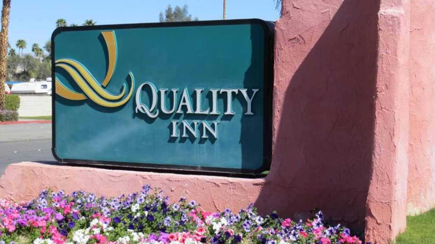 1269 E Palm Canyon Dr Parking