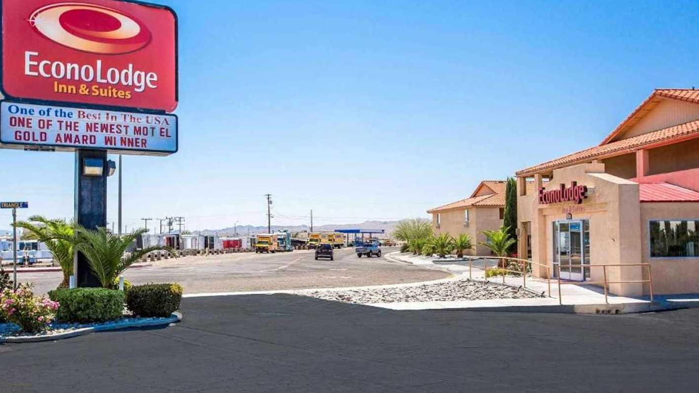 201 W Inyokern Rd (Econo Lodge Inn) Garage
